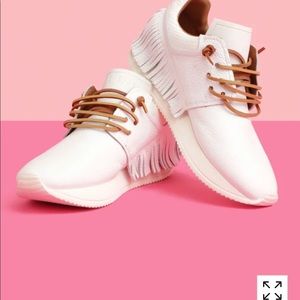 Esseutesse Fringe Sneakers
